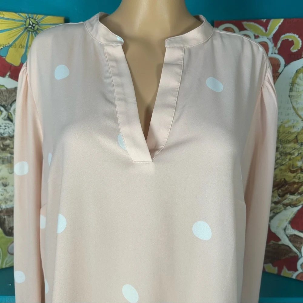 LOFT Plus Blouse Size 18 Pink Polka Dot Long Sleeve V-Neck Lightweight Top - Picture 2 of 7